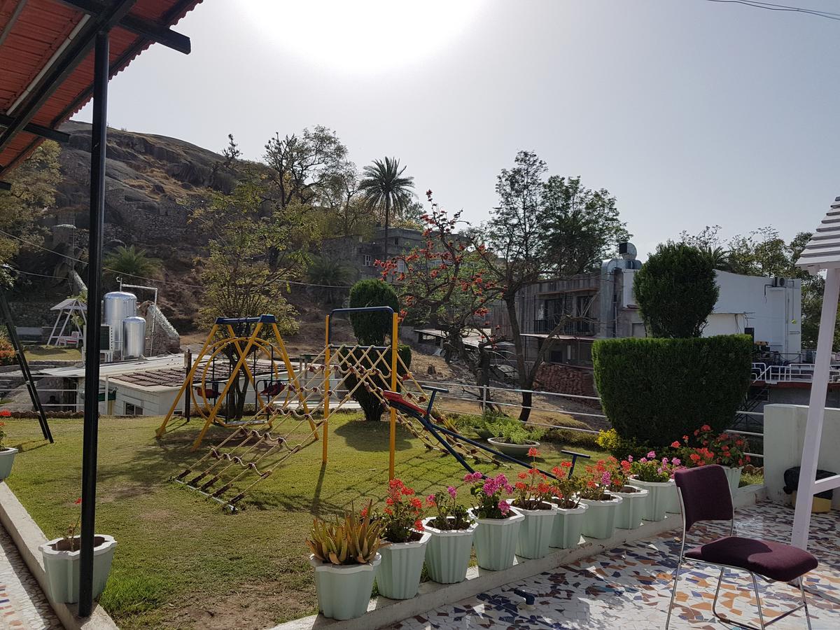 Hotel Karnavati Mount Abu Buitenkant foto