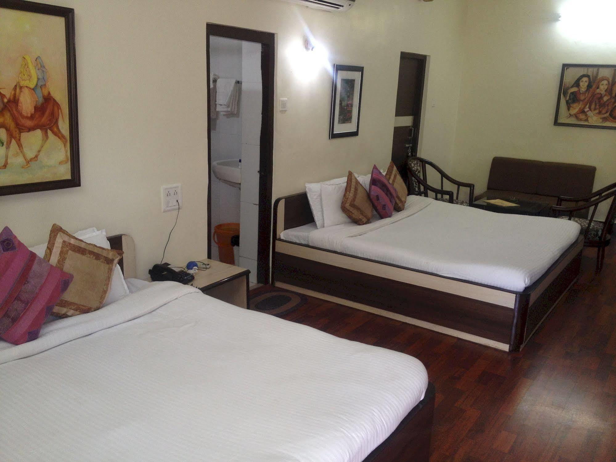Hotel Karnavati Mount Abu Buitenkant foto