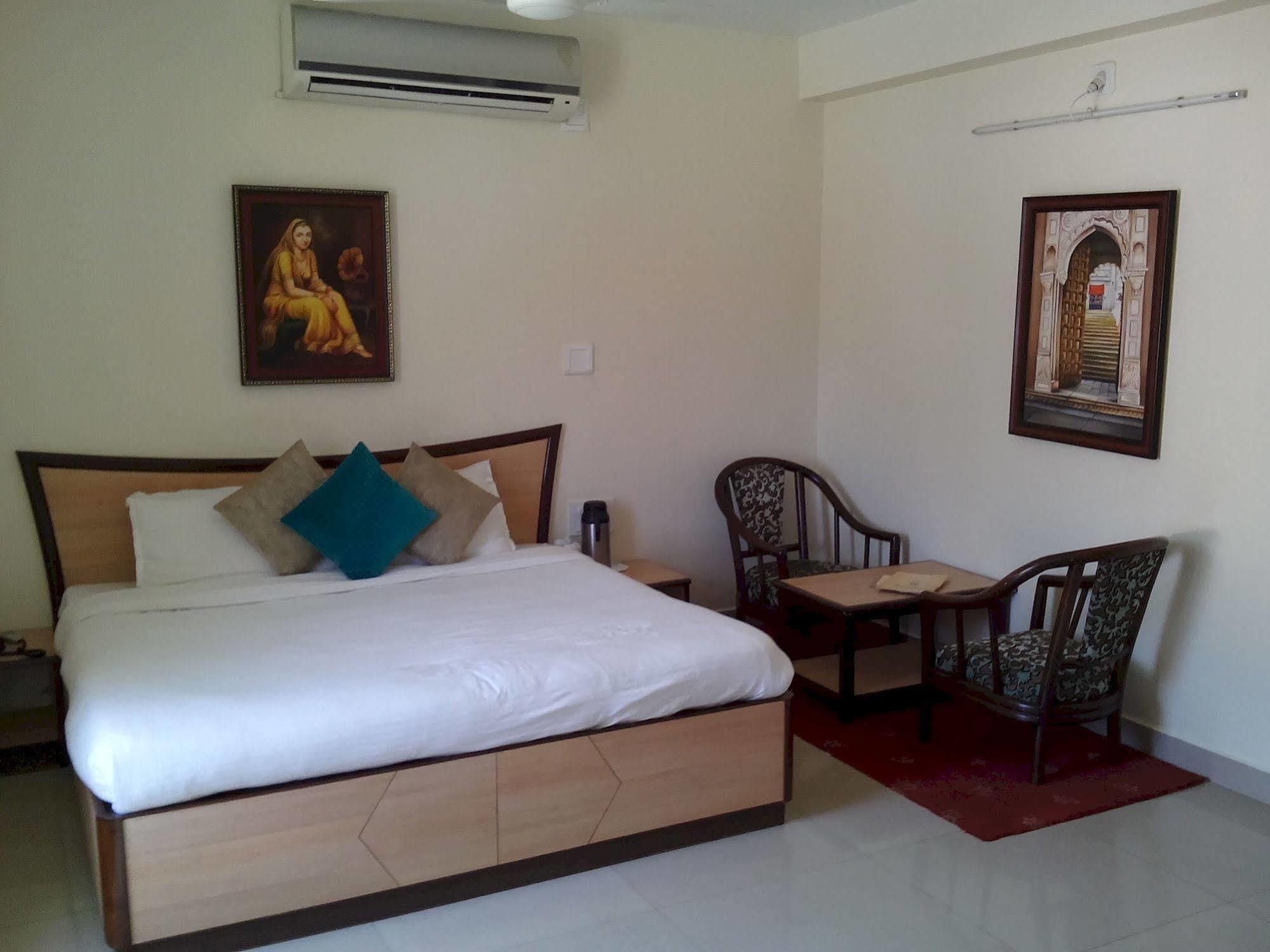 Hotel Karnavati Mount Abu Buitenkant foto